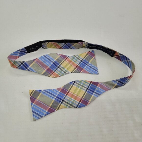 Tommy Hilfiger Bowtie Men Adjustable Size 13 3/4-18" Silk Plaid Preppy - Picture 2 of 8